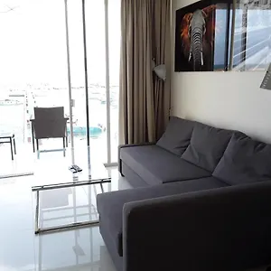 Apartment First Line Duplex Puerto Banus Sleeps 8 People, Marbella
