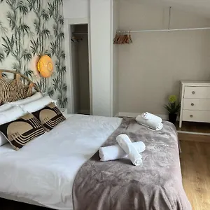 https://apartamentos-maribel-malaga.hotelsinnerja.org